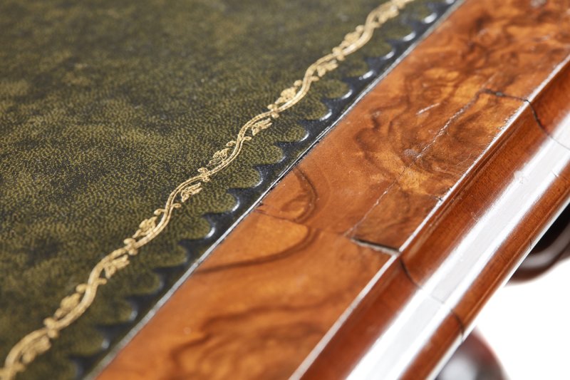 Fine Antique Victorian Burr Walnut Kidney Shaped Writing Desk - Image 14